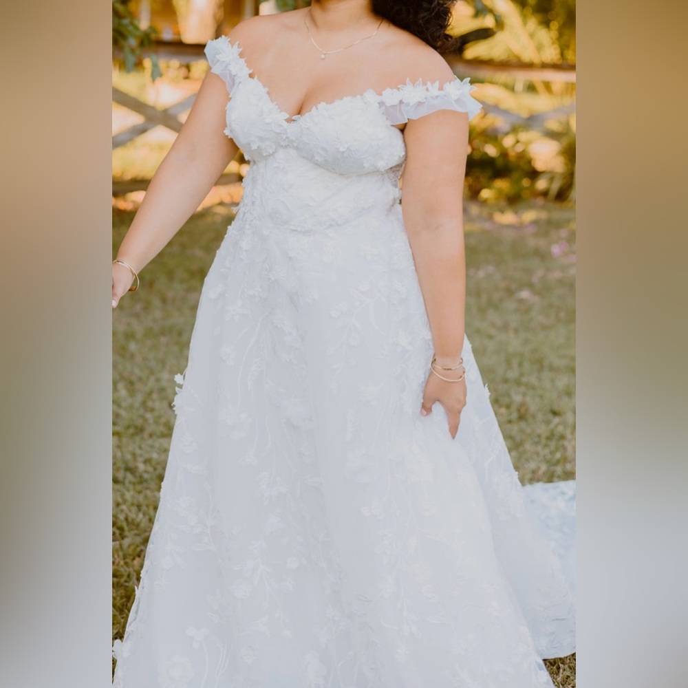 Calla Blanche wedding gown - Picture 8 of 17